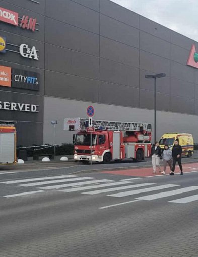 Toruń. Zawalił się podwieszany sufit w galerii handlowej-52271