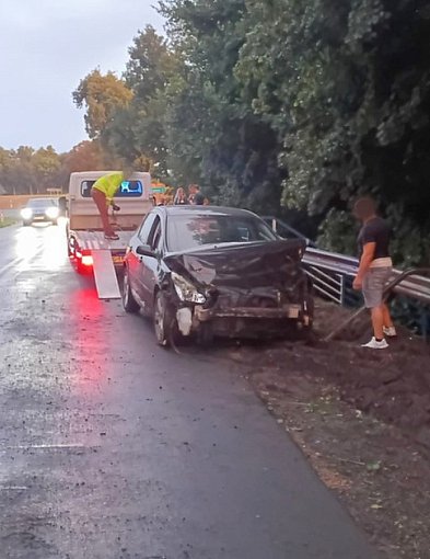 Peugeot 307 rozbity na łuku drogi. Za kierownicą 19-latka-52290