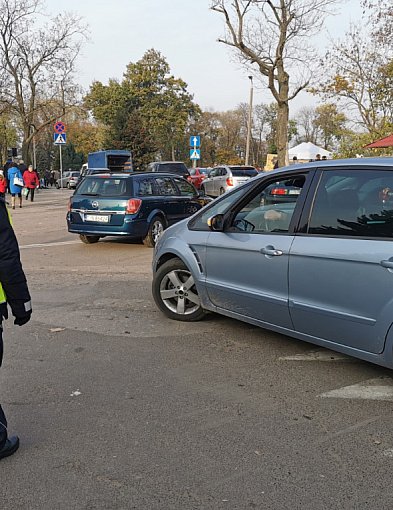 Zatrzymany przy cmentarzu. Nie miał prawa jazdy i był pijany-53804