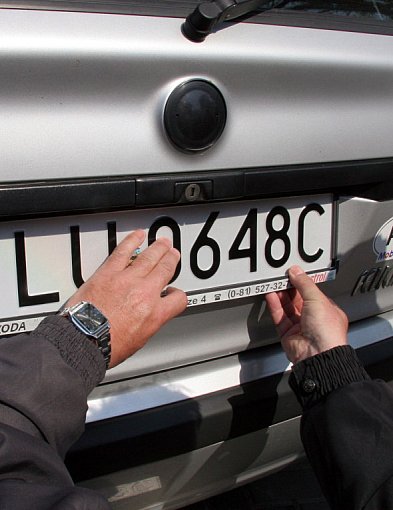 Wyższe opłaty za wydanie dowodów i tablic rejestracyjnych-54823