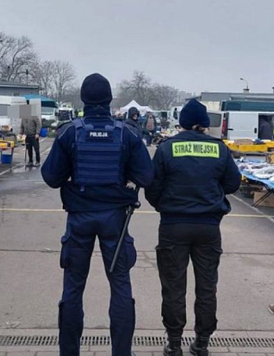 Kontrole na targowiskach: sprawdzają ryby i choinki-55215