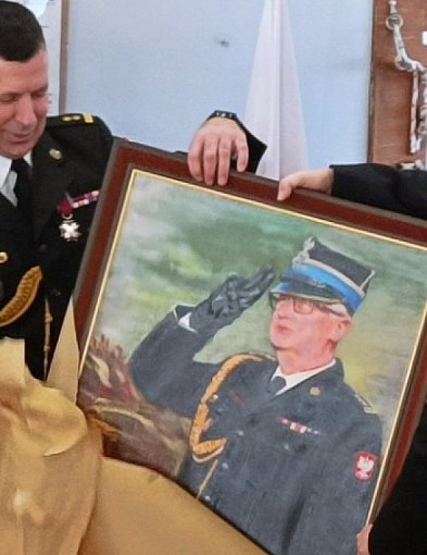 Komendant straży pożarnej poszedł na emeryturę-55837