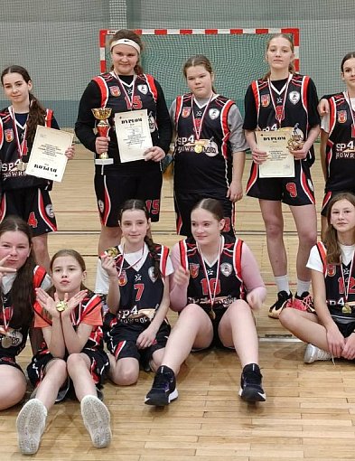 Mistrzynie z Inowrocławia. SP nr 4 najlepsza w powiecie