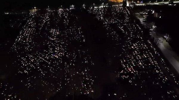 Nocny przelot nad jednym z inowrocławskich cmentarzy