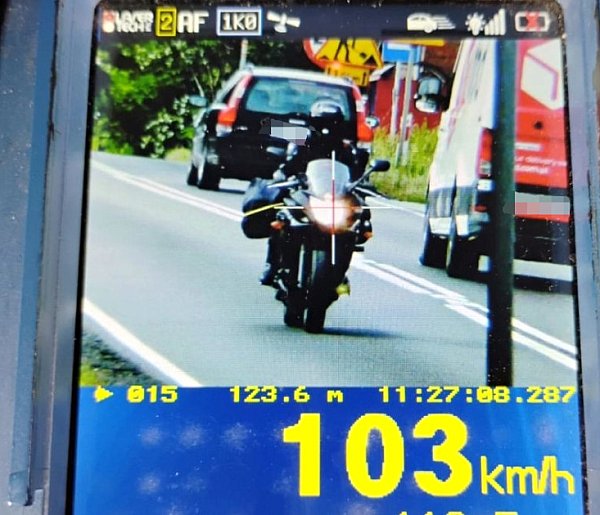 Motocyklistka straciła prawo jazdy za prędkość-52232
