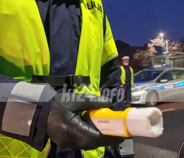40-latka wpadła za kierownicą po alkoholu-52803