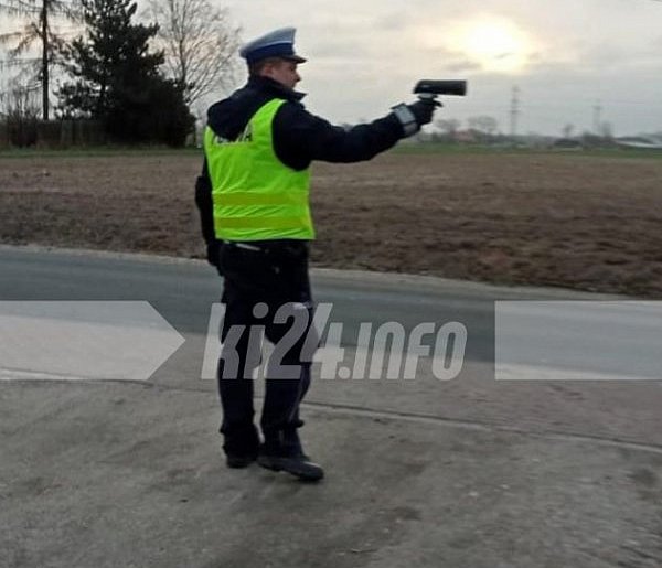 Kierowca mercedesa przekroczył prędkość i tracił prawo jazdy-53337