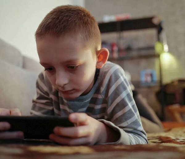 Smartfon przed 13. rokiem życia może poważnie zaszkodzić-53556