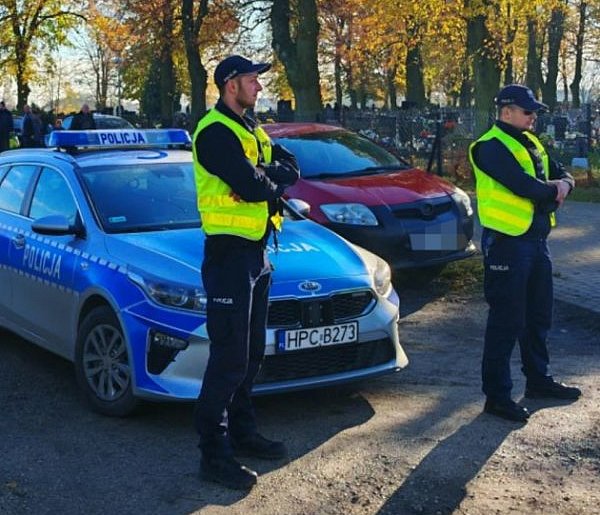 Policyjne działania na drogach powiatu w okresie „Wszystkich Świętych”-53759