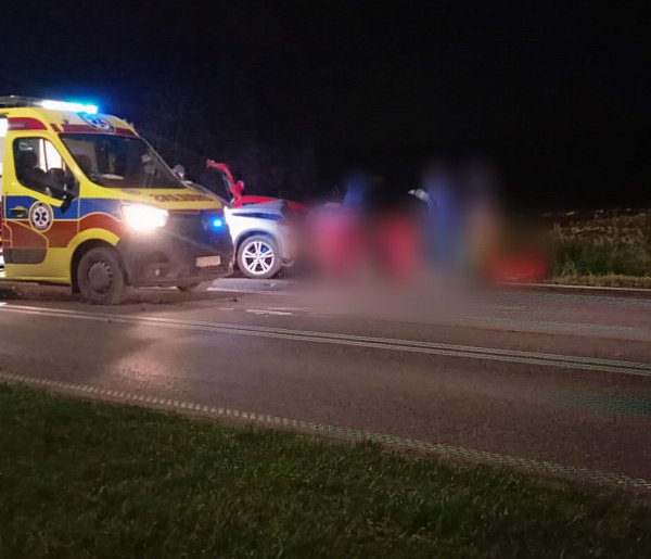 Czteroletnie dziecko zginęło w wypadku. BMW zderzyło się z fordem-53849