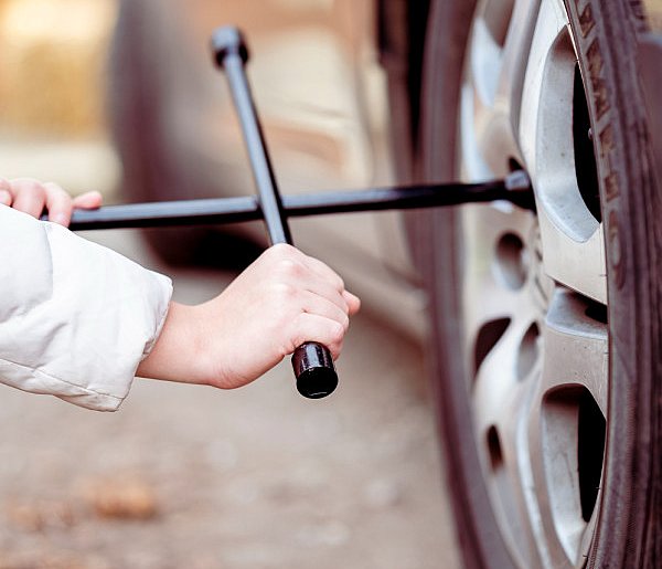 Z pozoru drobiazg, a może skończyć się tragedią. Urząd ostrzega kierowców-53992