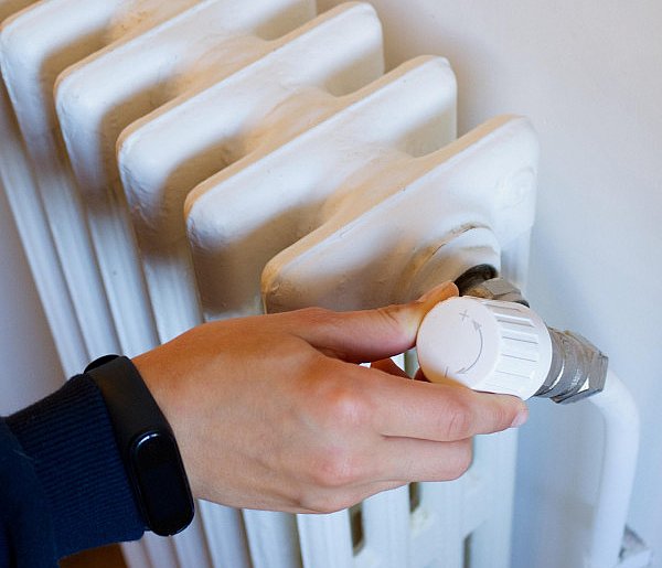 Kaloryfer zakręcony? I tak zapłacisz. Nowe prawo uderzy w lokatorów-54330