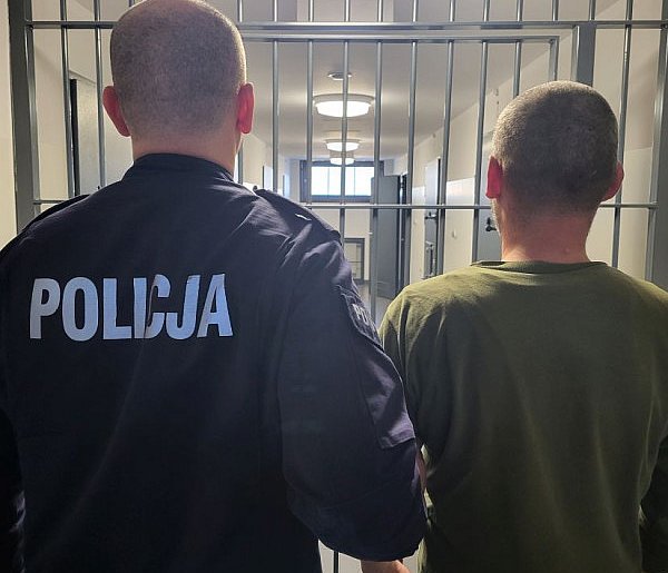 Ojciec i syn z zarzutami. Nie żyje pies, dwa inne skrajnie zaniedbane-54720