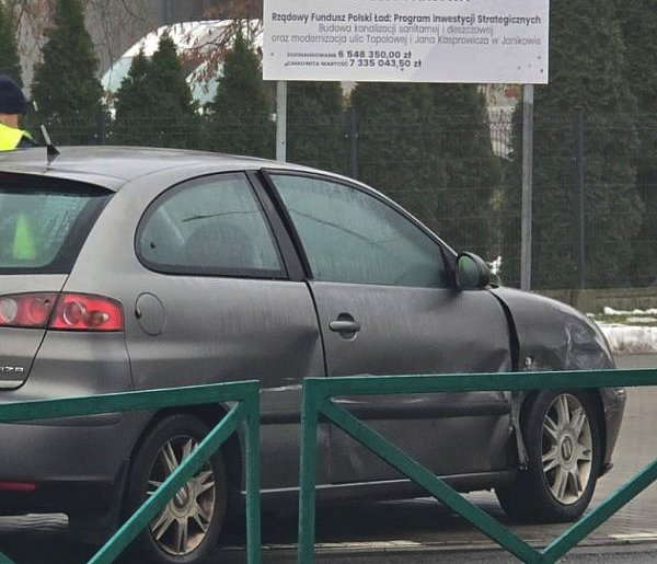 Kolizja dwóch samochodów w Janikowie-54801