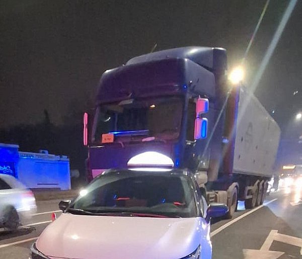 Skok na tira z burakami i szalona ucieczka przez dwa powiaty-54930