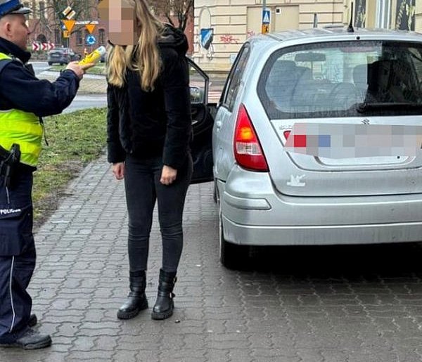 Poniedziałkowy poranek nie całkiem trzeźwy-54924