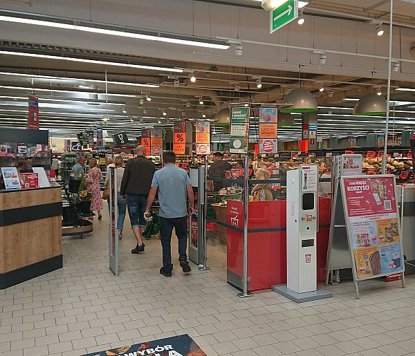 Pracownicy popularnej sieci mają dość. W południe zatrzymają pracę-54972