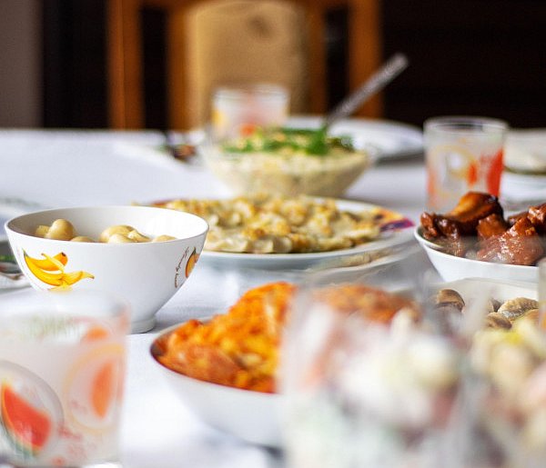 Polacy znów sięgną głębiej do kieszeni. Tyle wydają na świąteczne jedzenie-55131