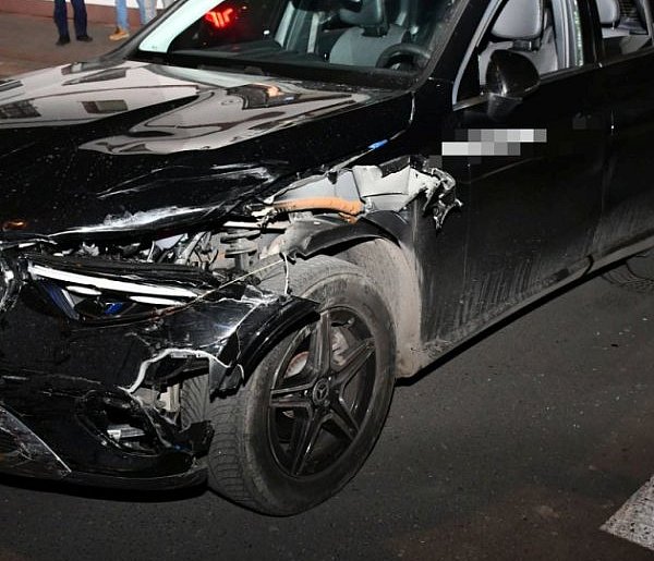 Nóż, gaz i ucieczka mercedesem. 36-latek zatrzymany po pościgu-55330