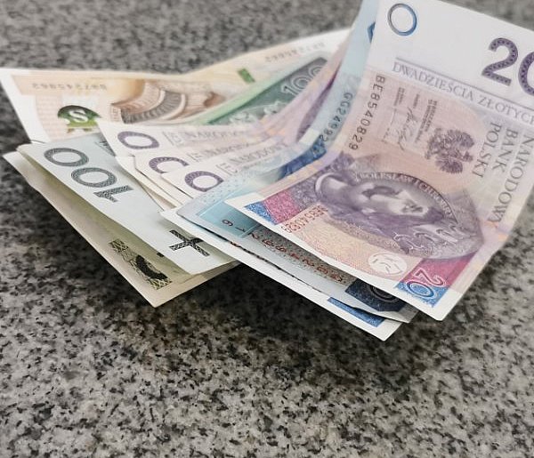 Znalazł gotówkę w sklepie i oddał na policję. Właściciel może się zgłosić-55351