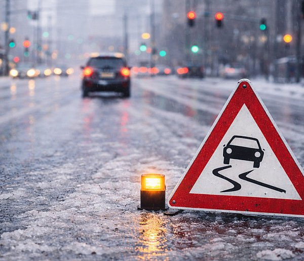 OSTRZEŻENIE: Najpierw opady, a potem mróz - będzie bardzo ślisko!-55579