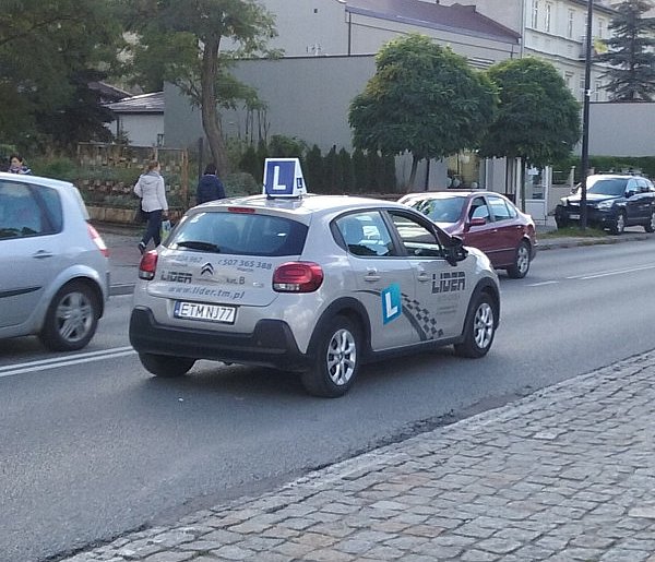 17-latkowie dostaną „prawko”. Nowe przepisy stawiają twarde warunki-55699