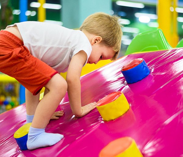 Zostawiasz dziecko w sali zabaw? Urząd wykrył poważne uchybienia-56076