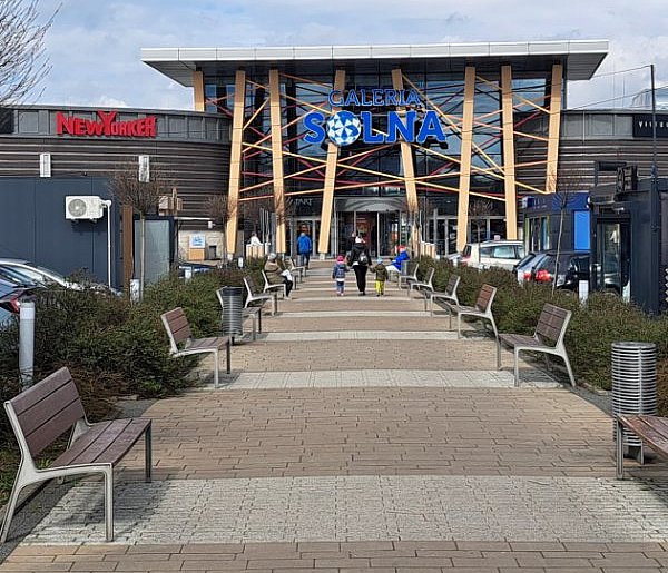 Pijani nieletni pod galerią. Policja: 8 osób pod wpływem alkoholu