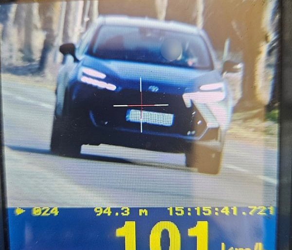 101 km/h w terenie zabudowanym. Kierująca straciła prawo jazdy