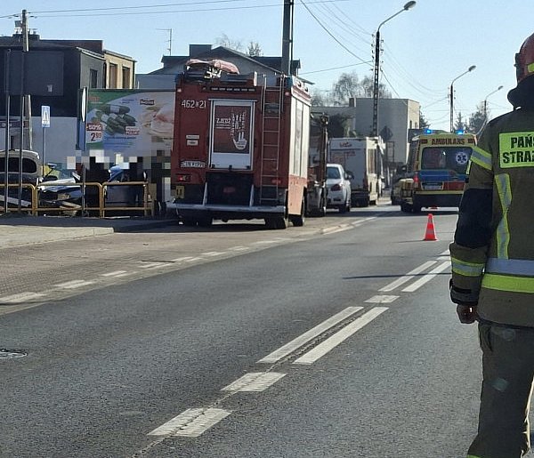 Poczwórna kraksa na skrzyżowaniu Św. Ducha i Długiej
