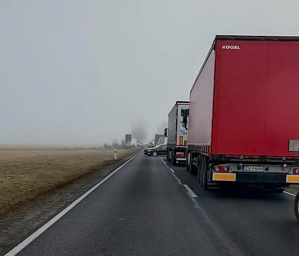 Groźny wypadek na DK15. Jest ofiara śmiertelna. Droga zablokowana