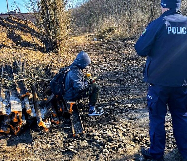 Policjanci sprawdzają pustostany. Chodzi o ludzkie życie