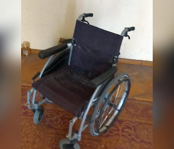 Ukradł inwalidzki wózek, żeby odwieźć pijanego kolegę