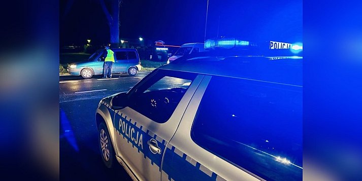 Dron spadł w Inowrocławiu na dwa samochody i budynek
