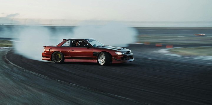 1,5 tys. zł mandatu za driftowanie