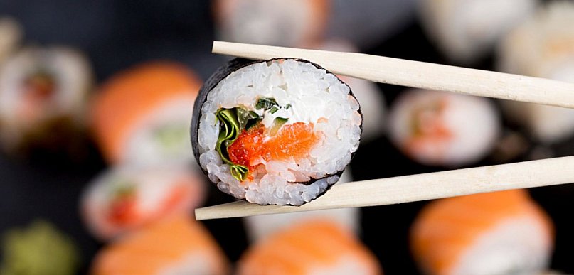 Sushi w wersji klasycznej i nowoczesnej – czym się różnią?