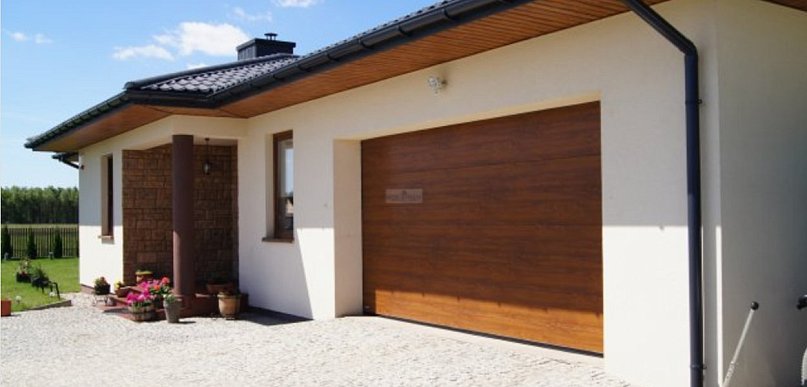 Bramy przesuwne z napędem – dlaczego zyskują popularność w polskich domach?