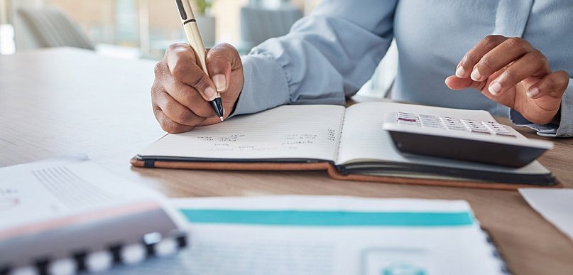 Najczęstsze błędy księgowe w branży reklamowej – dlaczego ta branża jest pod szcze