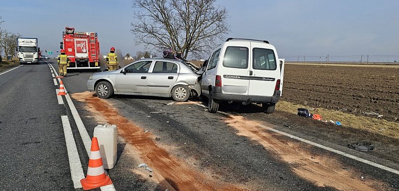 Kraksa na trasie do Bydgoszczy . Dwie osoby poszkodowane