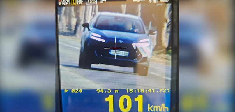 101 km/h w terenie zabudowanym. Kierująca straciła prawo jazdy
