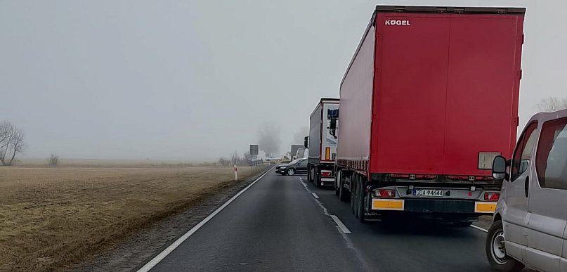 Groźny wypadek na DK15. Jest ofiara śmiertelna. Droga zablokowana