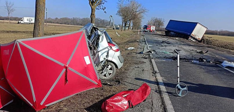 Groźny wypadek na DK15. Jest ofiara śmiertelna. Droga zablokowana