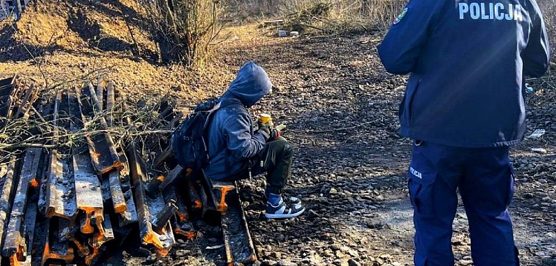 Policjanci sprawdzają pustostany. Chodzi o ludzkie życie