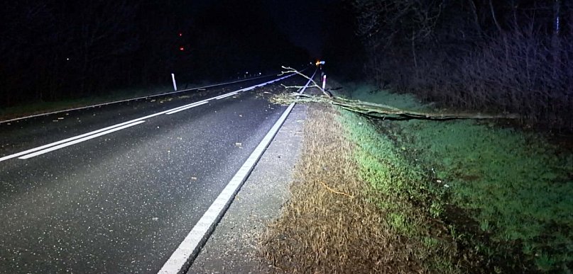 Wiatr nie odpuszcza. Strażacy interweniują w całym powiecie