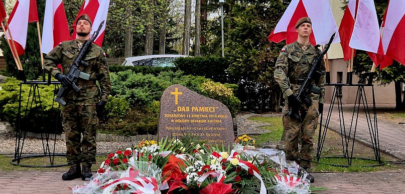 Inowrocław pamięta. Hołd dla ofiar Katynia i katastrofy smoleńskiej