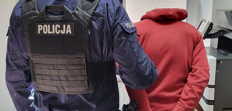 Schował się pod kołdrą na strychu. I tak znaleźli go policjanci