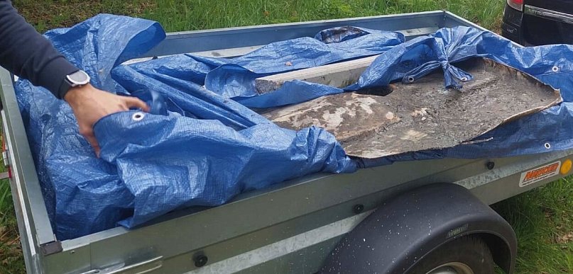 Przyłapany przy jeziorze. Chciał wyrzucić odpady w ustronnym miejscu