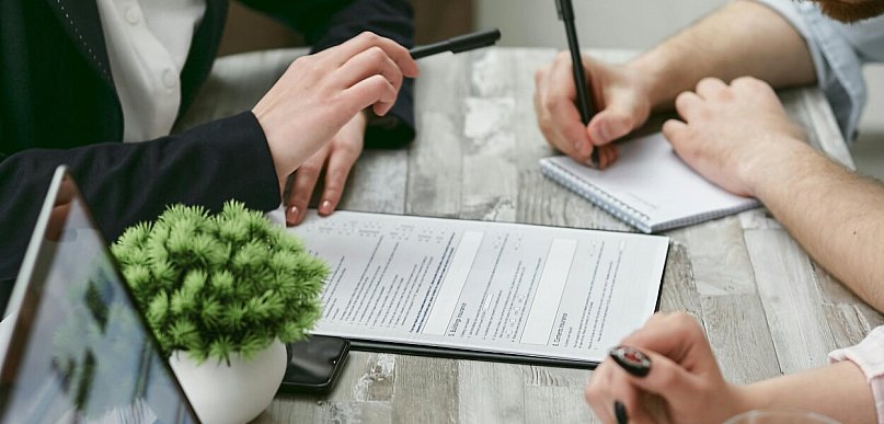 Dlaczego warto porównywać oferty ubezpieczeniowe przed podjęciem decyzji?