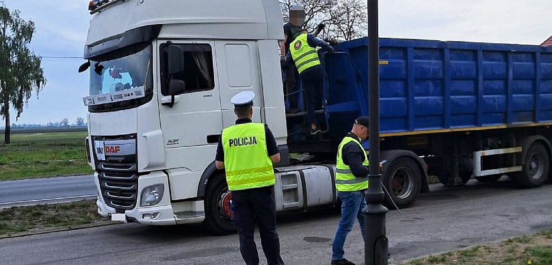 Kontrolowali transport odpadów. Akcja służb na DK62