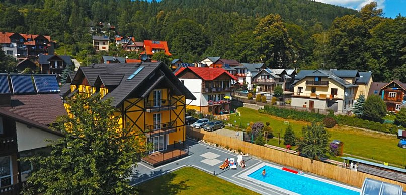Szczawnica z dziećmi — atrakcje, plac zabaw i basen na rodzinne wakacje w Pieninac